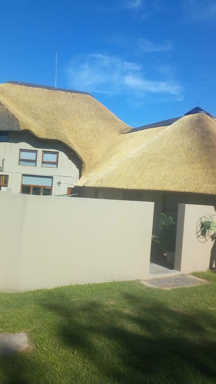 Beautiful thatch roof crafted by Project Master Thatching